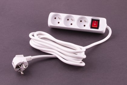 Kabel prodlužovací 3m/3 zásuvky s vypínačem IP20