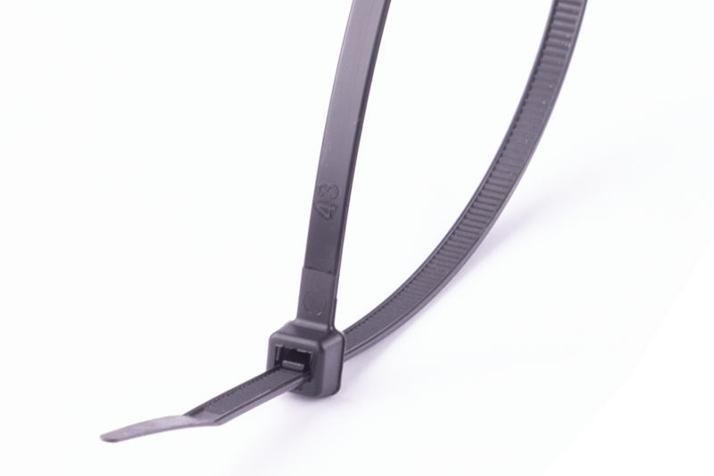 Páska stahovací ČERNÁ 300x4,8-50ks